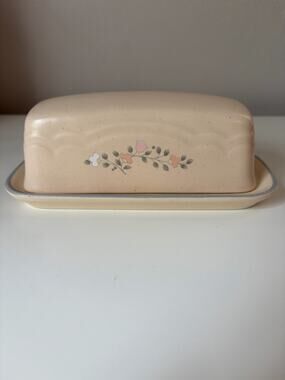 Pfaltzgraff Remembrance Napkin Holder Vintage USA Floral Stoneware 6 7/8”